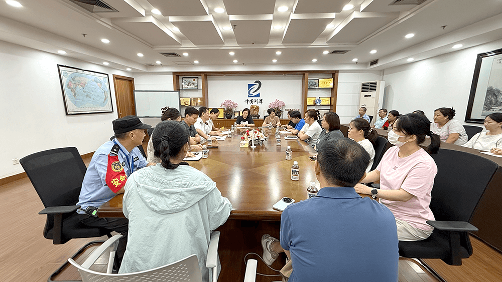 衛(wèi)健委深入劉潭服裝開展健康科普與調(diào)研活動(dòng)