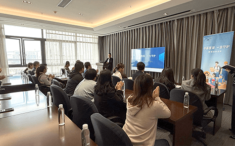 劉潭服裝：醫(yī)保政策進企業(yè)，職工健康有“醫(yī)”靠