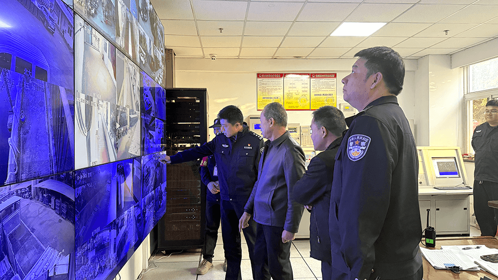 聯(lián)合檢查組走進(jìn)劉潭服裝&mdash;&mdash;開展安全專項(xiàng)檢查