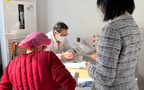 體檢回訪遞溫情，劉潭服裝筑牢職工健康防線