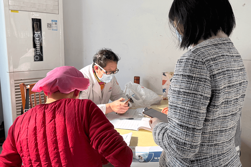 體檢回訪遞溫情，劉潭服裝筑牢職工健康防線