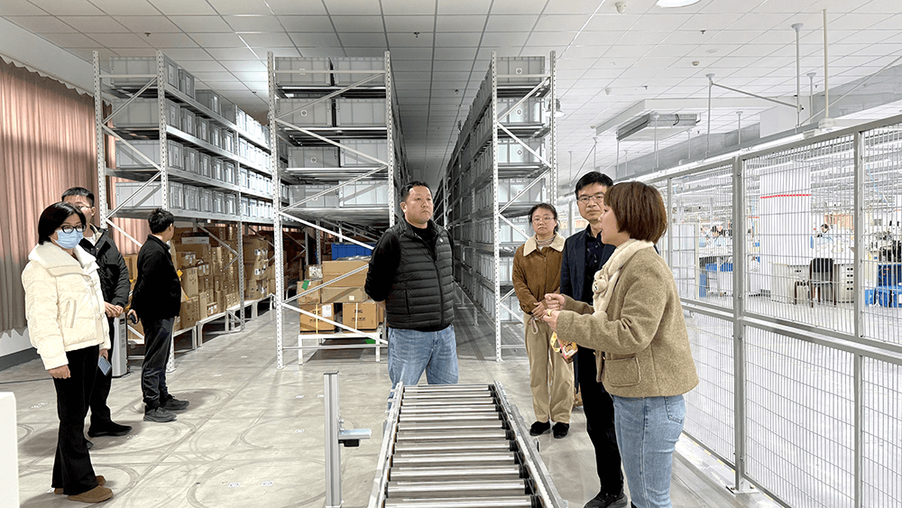 梁溪區(qū)副區(qū)長(zhǎng)黃力走訪劉潭服裝&mdash;&mdash;考察智能化發(fā)展進(jìn)程