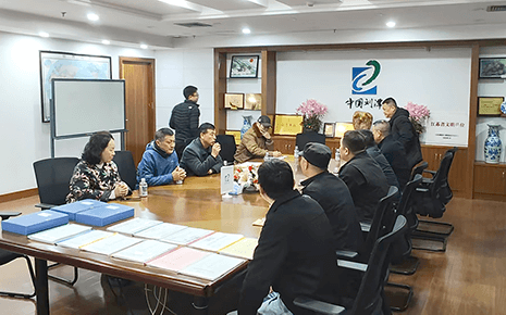 市安全生產(chǎn)第五督導(dǎo)組夜間深入劉潭服裝開(kāi)展安全生產(chǎn)檢查