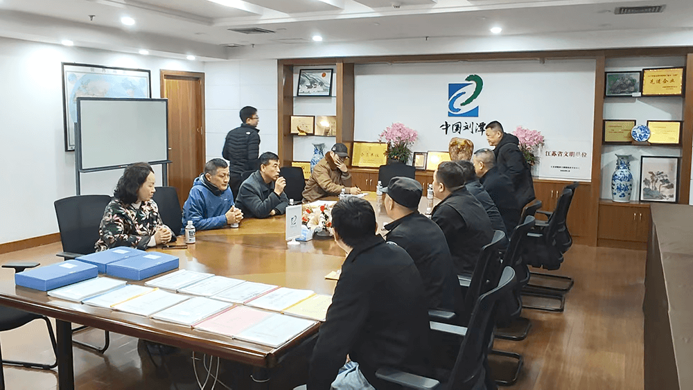 市安全生產(chǎn)第五督導組夜間深入劉潭服裝開展安全生產(chǎn)檢查