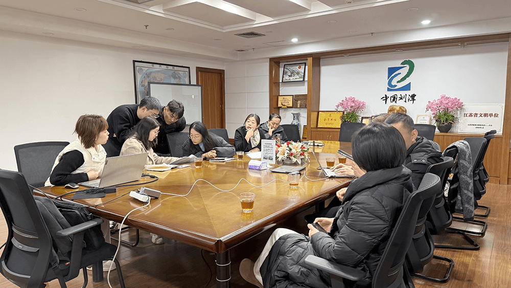 區(qū)工信局聯(lián)合電標(biāo)院華東分院調(diào)研劉潭服裝智能化發(fā)展