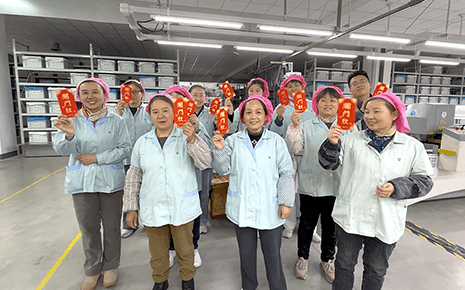 開工大吉！劉潭服裝為員工發(fā)放開門紅包