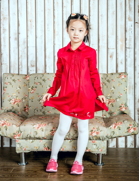 女童長(zhǎng)款長(zhǎng)袖襯衫