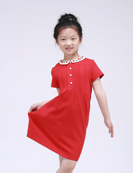 繡花領(lǐng)針織連衣裙